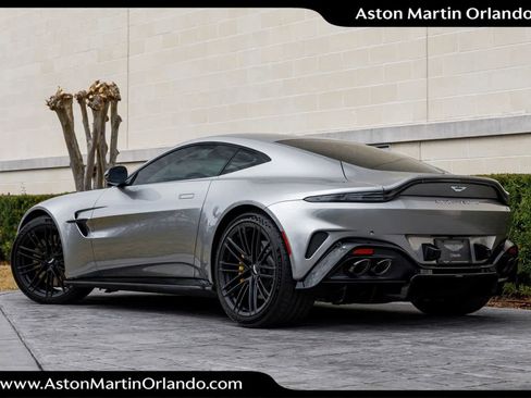 Used 2025 Aston Martin V8 Vantage Coupe image 30