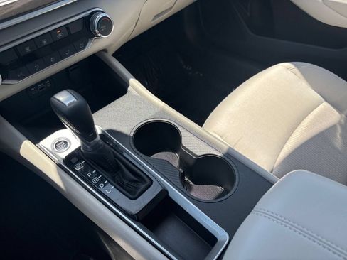 Used 2025 Nissan Altima 2.5 SV FWD image 37