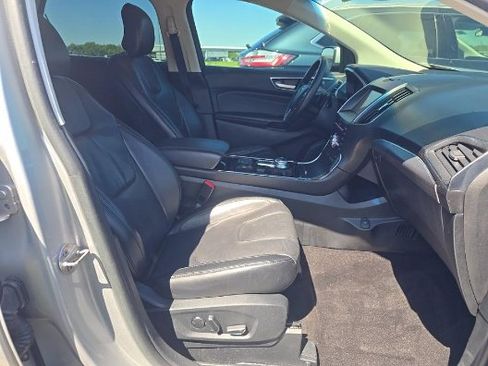 Used 2019 Ford Edge Titanium w/ Cold Weather Package AWD/4WD image 15