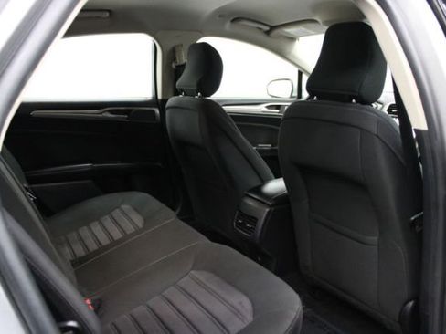 Used 2019 Ford Fusion SE image 22