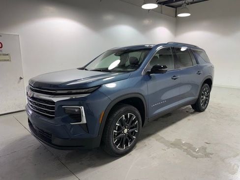 New 2026 Chevrolet Traverse LT image 3