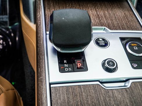 Used 2023 Land Rover Range Rover SE image 18