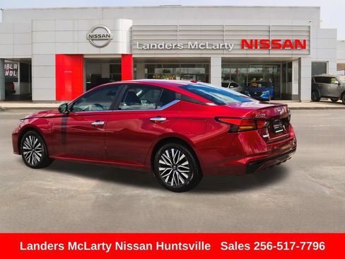 Used 2024 Nissan Altima 2.5 SV FWD image 6