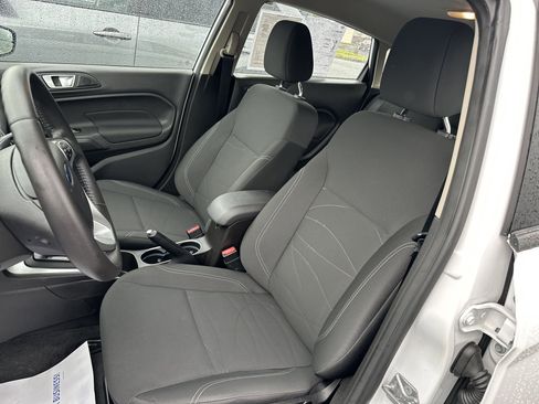 Used 2016 Ford Fiesta SE w/ Cold Weather Package FWD image 9