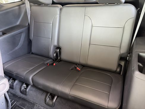 Used 2021 Chevrolet Traverse Premier FWD image 10