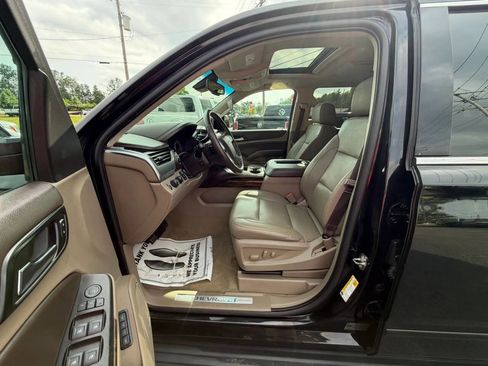 Used 2017 Chevrolet Suburban LT AWD/4WD image 4