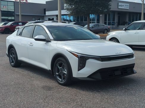 New 2026 Kia K4 FWD image 2