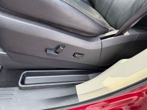 Used 2015 Chrysler Town & Country Touring-L w/ Driver Convenience Group FWD image 17
