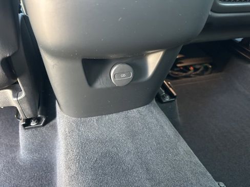 Certified 2023 Volvo XC60 B5 Plus w/ Climate Package image 15