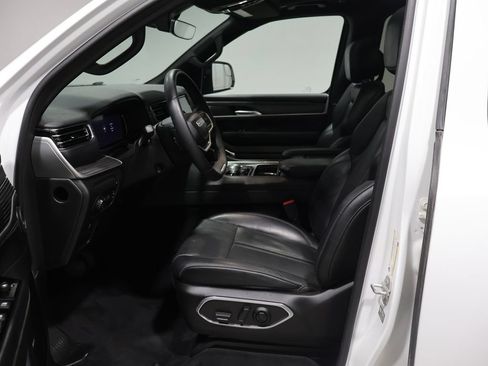 Certified 2023 Jeep Wagoneer Series III w/ Premium Group I AWD/4WD image 11