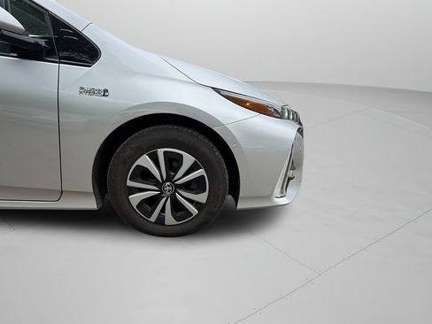 Used 2018 Toyota Prius Prime Advanced FWD image 32
