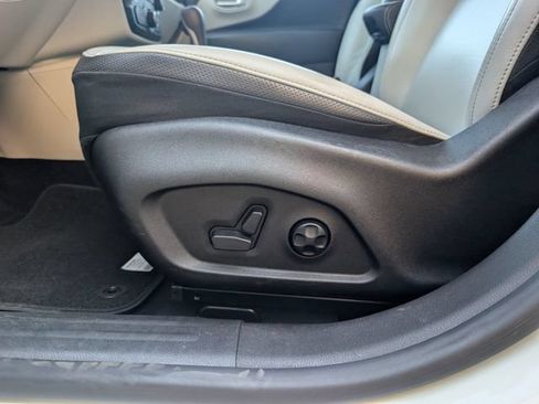 Used 2020 Jeep Renegade Limited w/ LED Lighting Group FWD image 20