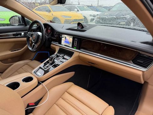Used 2018 Porsche Panamera 4S image 31