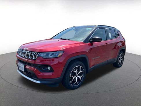 Used 2025 Jeep Compass Limited AWD/4WD image 3