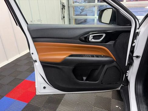 Used 2025 Jeep Compass Limited AWD/4WD image 10
