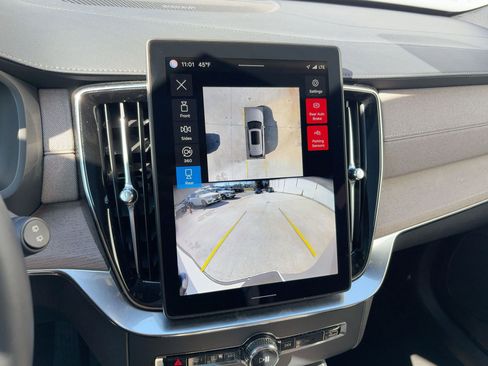 Certified 2025 Volvo XC90 B5 Plus image 21