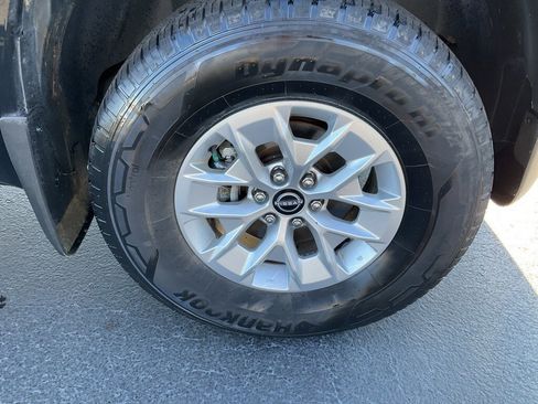 Used 2024 Nissan Frontier SV w/ Technology Package image 22