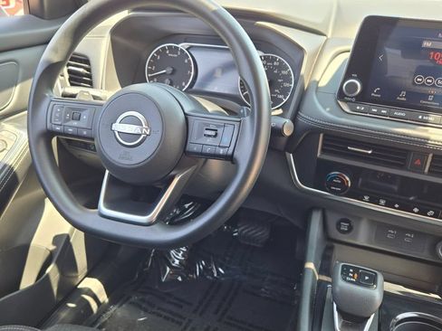 Used 2024 Nissan Rogue SV AWD/4WD image 6