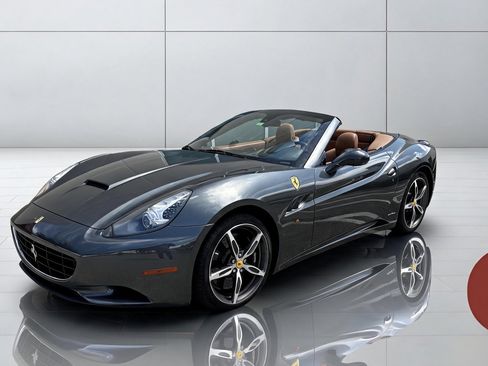 Used 2013 Ferrari California RWD image 4