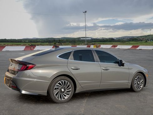 Used 2021 Hyundai Sonata Limited FWD image 3