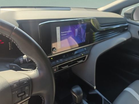 Used 2025 Toyota Camry SE FWD image 24