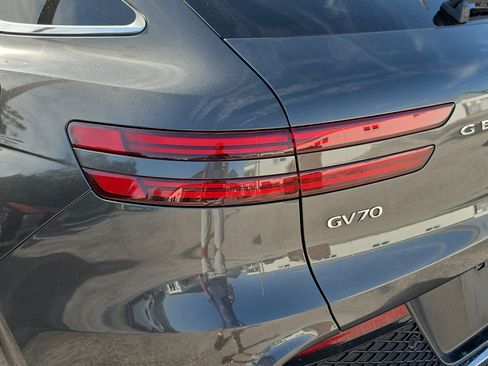 Used 2025 Genesis GV70 2.5T AWD/4WD image 10