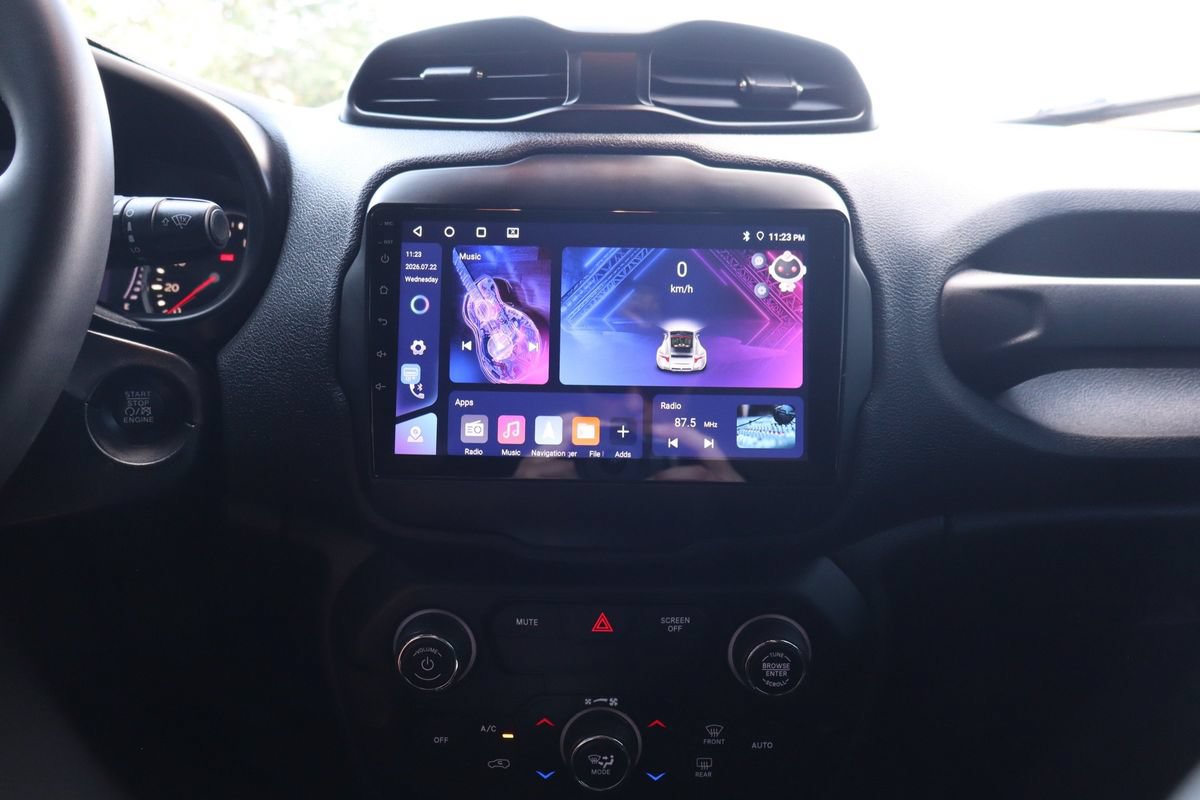 Used 2018 Jeep Renegade Latitude FWD image 34