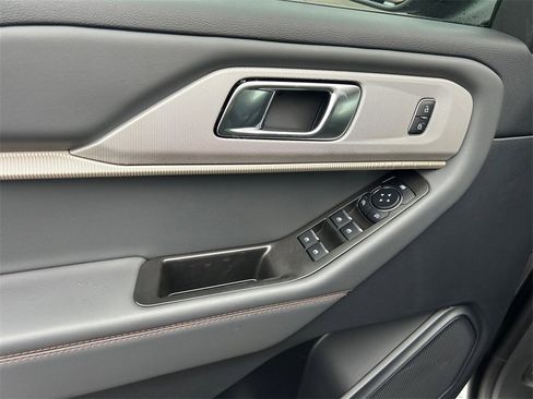 New 2025 Ford Explorer Active w/ Active Comfort Package image 11