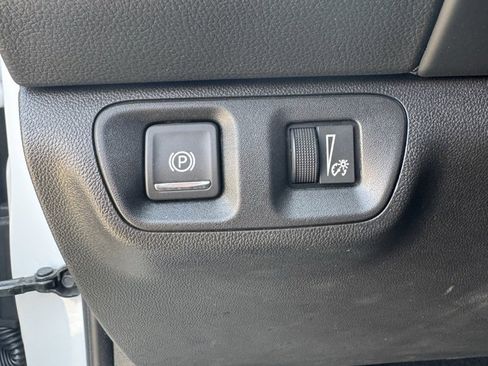 Used 2023 GMC Acadia SLE w/ Driver Convenience Package image 16