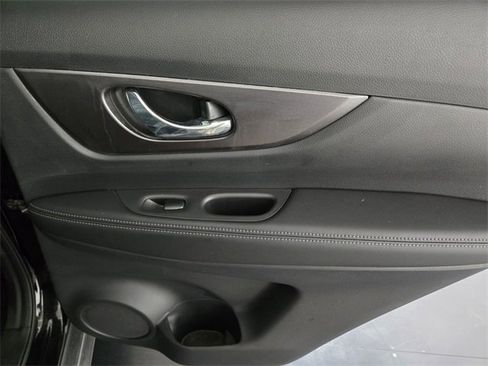 Used 2016 Nissan Rogue S image 21