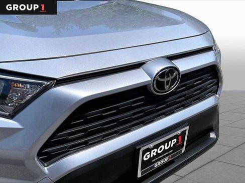 Certified 2019 Toyota RAV4 XLE Premium FWD image 32