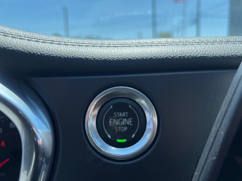 Used 2019 Chevrolet Blazer LT FWD image 30