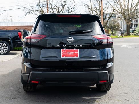 Used 2025 Nissan Rogue S image 5