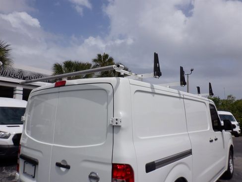 Used 2021 Nissan NV 2500 SV image 9