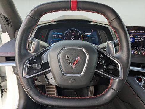 Used 2022 Chevrolet Corvette Stingray Coupe w/ Z51 Performance Package RWD image 8
