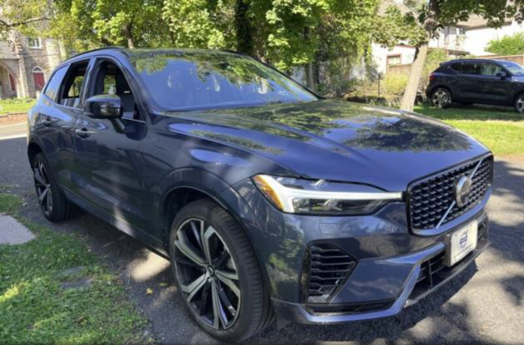 Used 2024 Volvo XC40 B5 Plus w/ Protection Package Premier AWD/4WD image 26