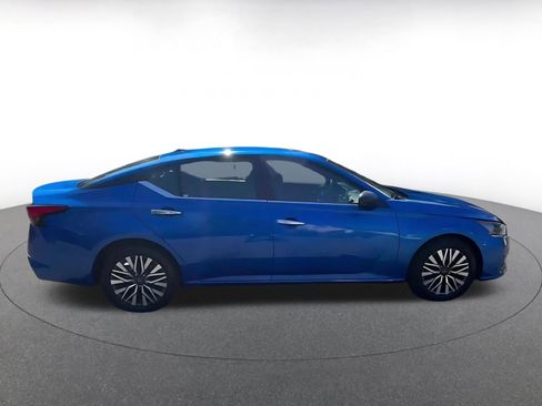 Used 2025 Nissan Altima 2.5 SV FWD image 16