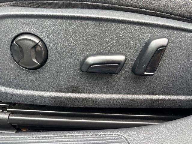 Used 2024 Volkswagen Jetta SE FWD image 16