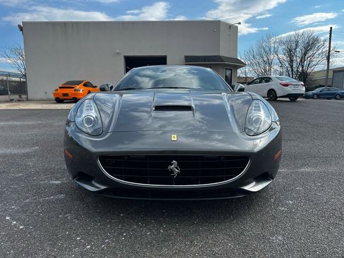 Used 2012 Ferrari California image 2