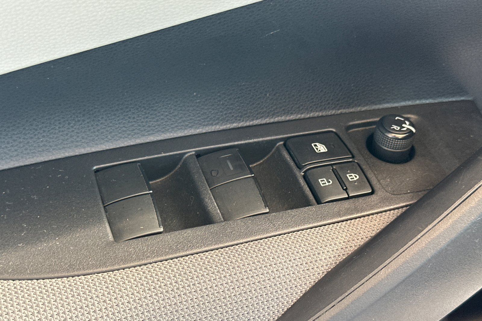 Used 2022 Toyota Corolla LE FWD image 14