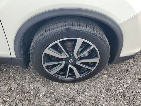 Used 2019 Nissan Rogue SL w/ Premium Package image 6