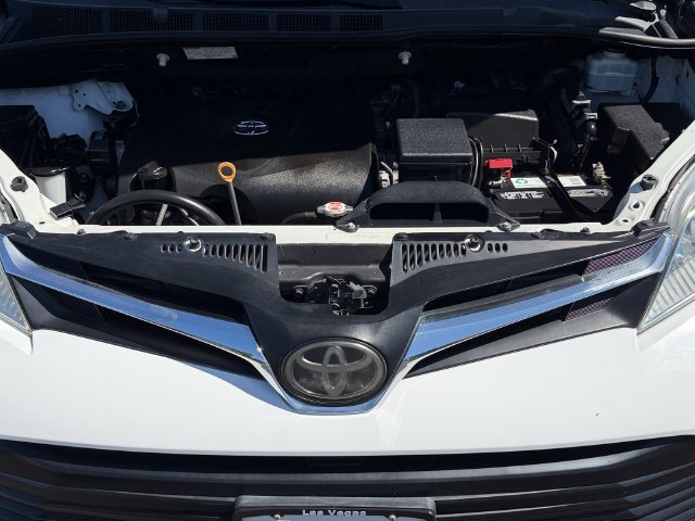 Used 2020 Toyota Sienna LE w/ Carpet Mat Package FWD image 27