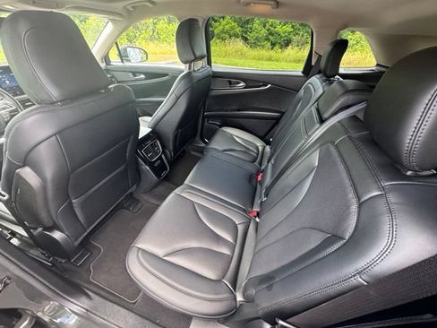 Used 2022 Lincoln Nautilus Reserve AWD/4WD image 19