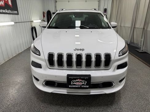 Used 2017 Jeep Cherokee Overland w/ Technology Group AWD/4WD image 2