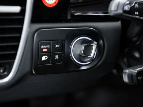Certified 2023 Porsche Cayenne AWD/4WD image 26