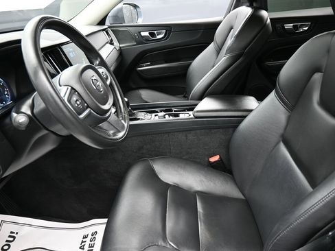 Used 2019 Volvo XC60 T6 Momentum w/ Multimedia Package image 12