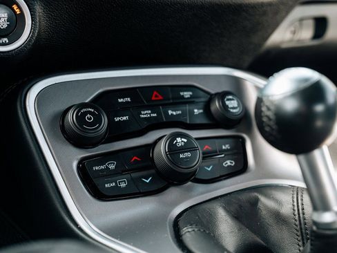 Used 2019 Dodge Challenger R/T w/ Plus Package image 31