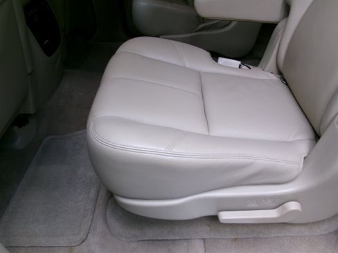 Used 2008 Chevrolet Suburban LT w/ LT Preferred Equipment Group RWD image 32