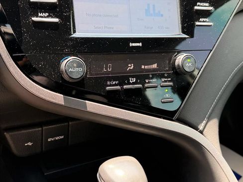 Used 2020 Toyota Camry SE FWD image 19