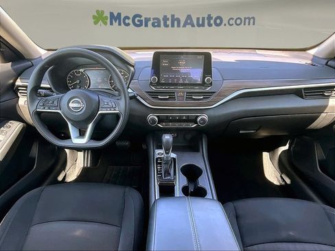 Used 2025 Nissan Altima 2.5 SV FWD image 10